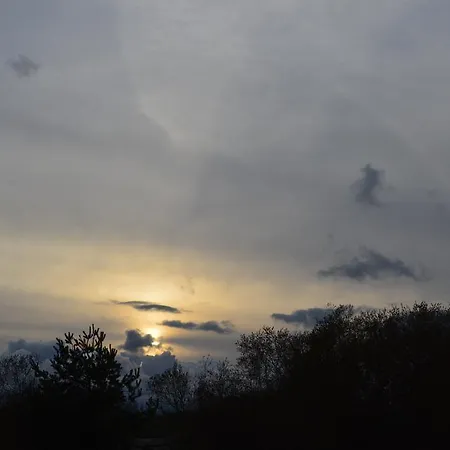 Kotedzas Melnrageje Hébergement de vacances *